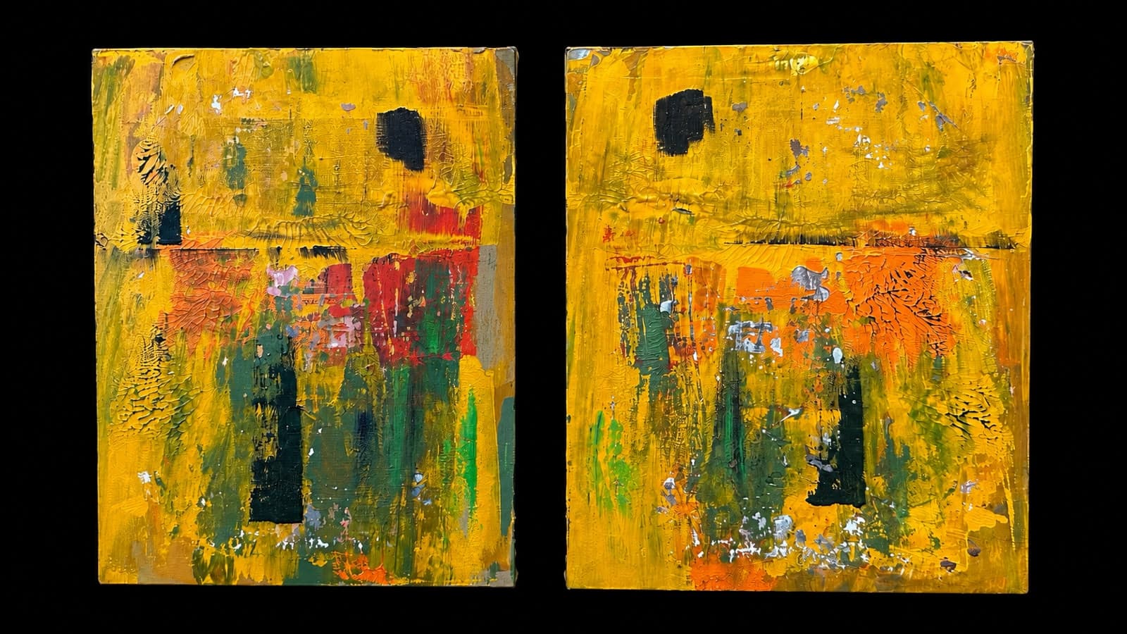 Par de telas abstratas em amarelo com manchas verdes, vermelhas e pretas